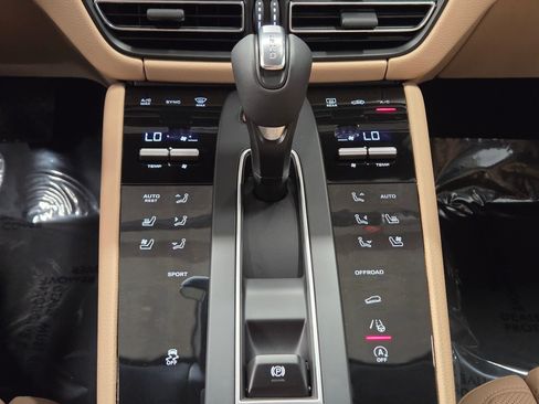 New 2026 Porsche Macan AWD/4WD image 21