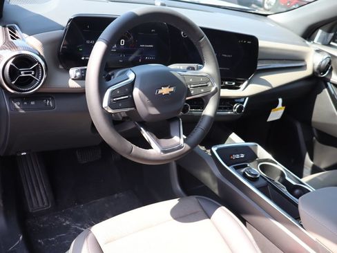 New 2027 Chevrolet Equinox LT w/ Convenience Package II FWD image 5