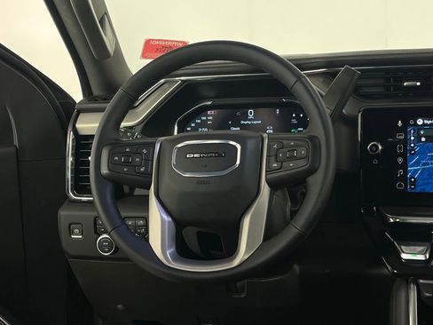 Used 2024 GMC Sierra 3500 Denali w/ Technology Package image 15