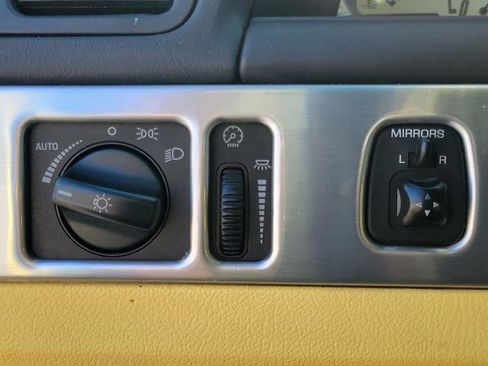 Used 2002 Ford Thunderbird Base image 11