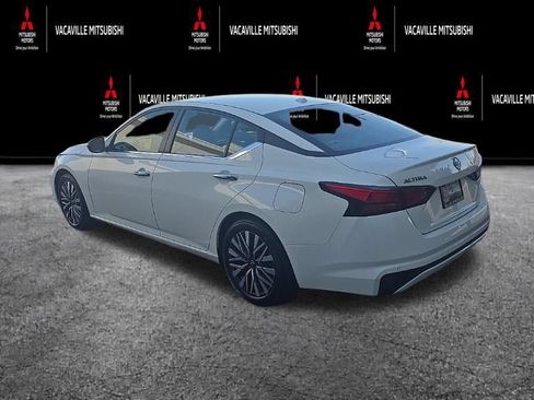 Used 2025 Nissan Altima 2.5 SV FWD image 13