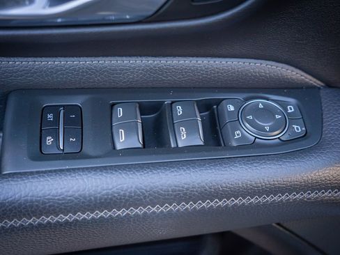 Used 2021 GMC Yukon XL Denali image 16