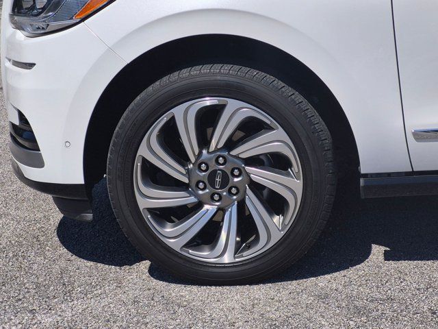 Used 2023 Lincoln Navigator Reserve AWD/4WD image 9