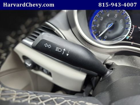 Used 2023 Chrysler Pacifica Touring-L FWD image 19