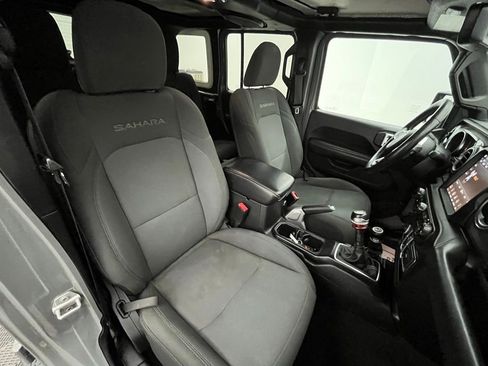 Used 2018 Jeep Wrangler Unlimited Sahara image 31