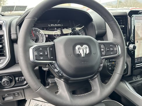 Used 2025 RAM 1500 Laramie image 18