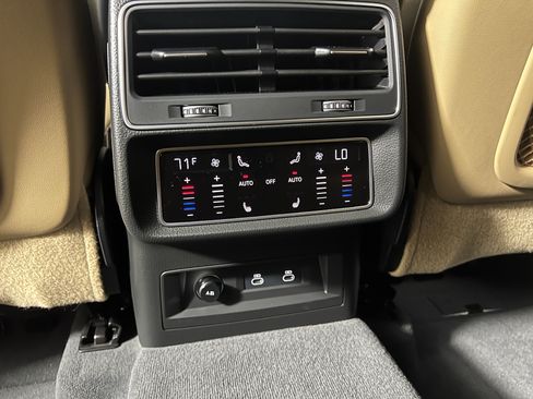 Certified 2025 Audi Q8 Premium Plus w/ Premium Plus Package AWD/4WD image 24