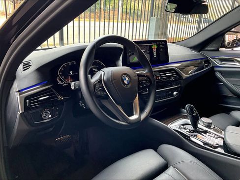 Used 2023 BMW 530i w/ Premium Package image 17