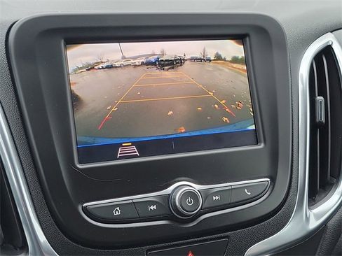 Used 2021 Chevrolet Equinox LT image 21