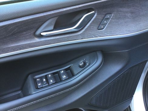 New 2025 Jeep Grand Cherokee Limited w/ Trailer Tow Package image 8