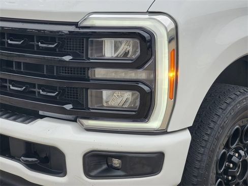 Used 2023 Ford F250 Lariat w/ Black Appearance Package image 6
