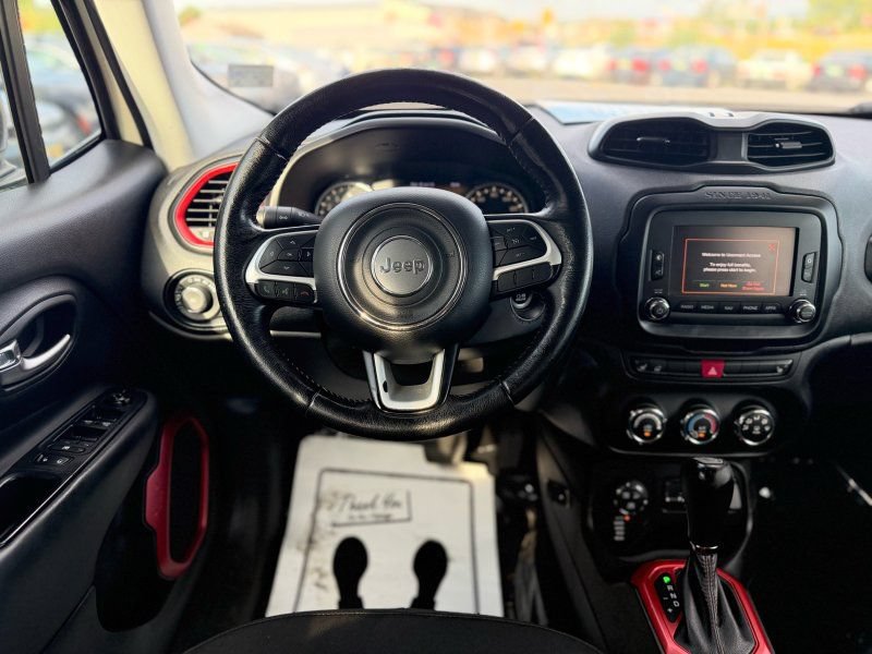 Used 2017 Jeep Renegade Trailhawk AWD/4WD image 12
