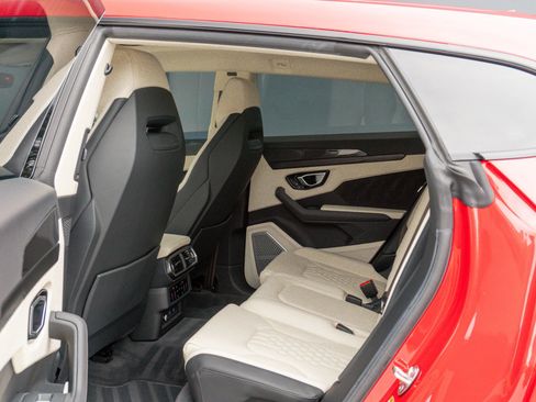 Used 2023 Lamborghini Urus S AWD/4WD image 48