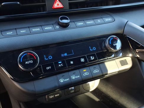 Certified 2025 Hyundai Elantra SEL image 21