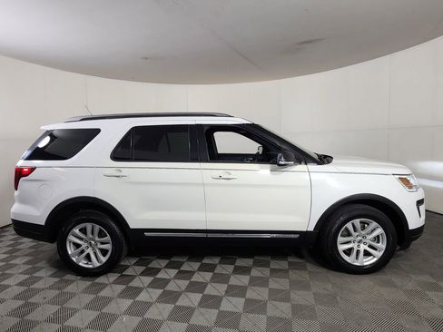 Used 2018 Ford Explorer XLT w/ Equipment Group 201A AWD/4WD image 8