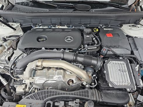 Certified 2025 Mercedes-Benz GLB 250 image 32