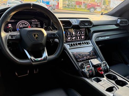 Used 2021 Lamborghini Urus AWD/4WD image 41