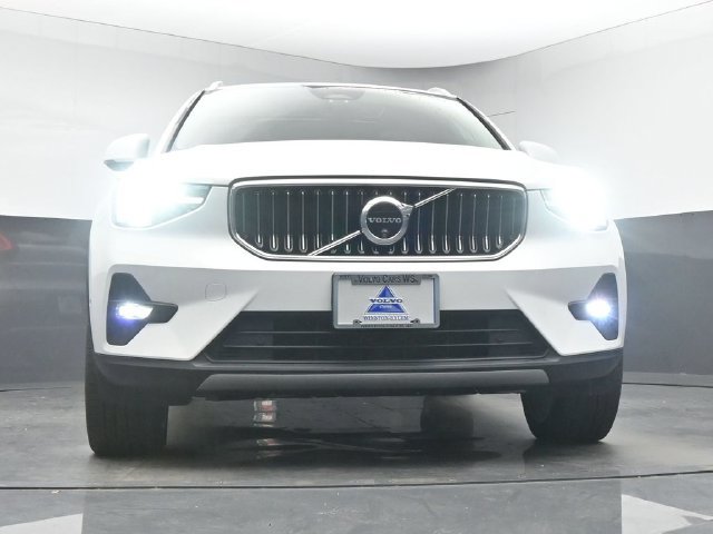 Used 2024 Volvo XC40 B5 Plus w/ Protection Package Premier AWD/4WD image 11