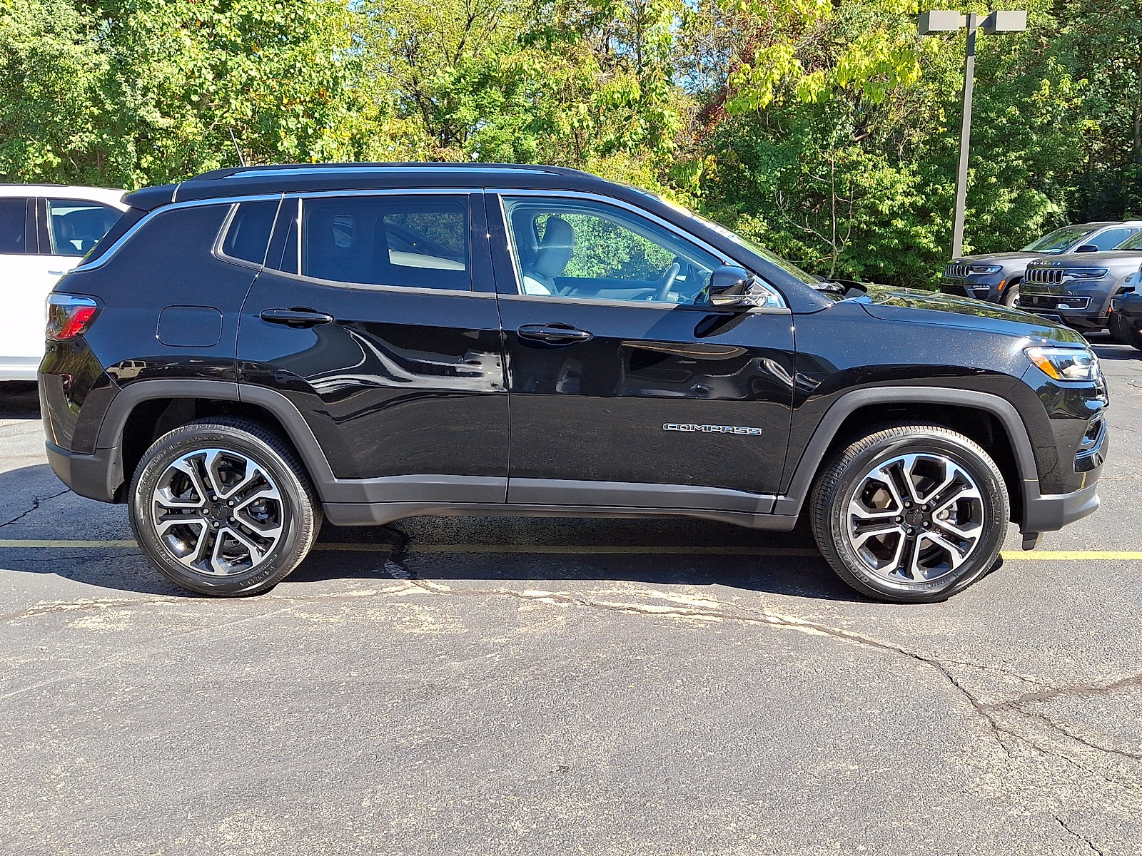 Certified 2022 Jeep Compass Limited AWD/4WD image 7