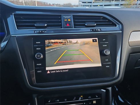 Used 2022 Volkswagen Tiguan SE w/ Panoramic Sunroof Package image 20