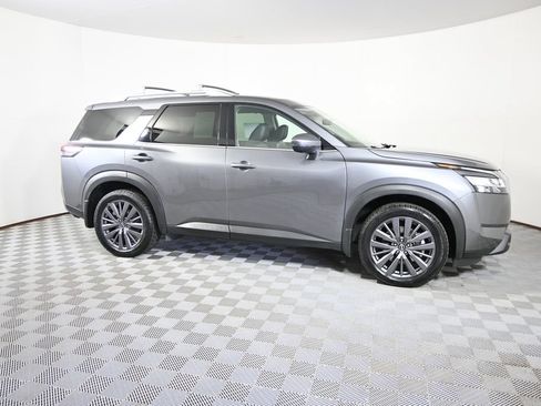 Used 2024 Nissan Pathfinder SL w/ SL Premium Package AWD/4WD image 8