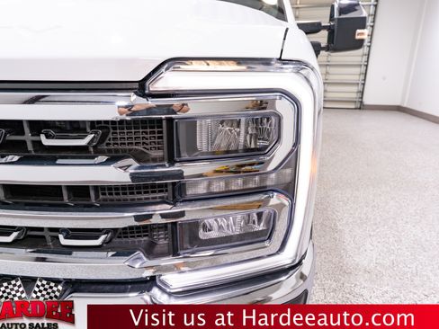 Used 2023 Ford F250 Lariat w/ Chrome Package image 8