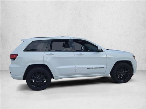 Used 2020 Jeep Grand Cherokee Altitude image 4