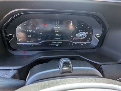Used 2024 GMC Yukon Denali w/ Advanced Technology Package AWD/4WD image 18