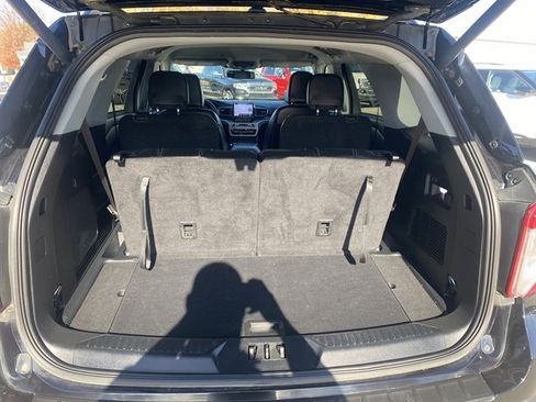 Used 2023 Ford Explorer XLT w/ Equipment Group 202A image 12