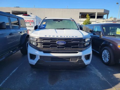 Used 2025 Ford Expedition Max Active image 2