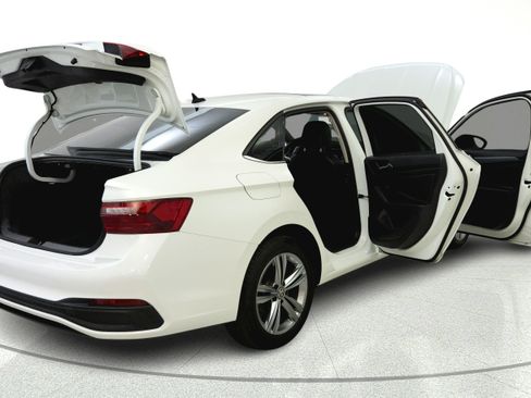Used 2022 Volkswagen Jetta SE w/ Panoramic Sunroof Package FWD image 14