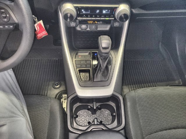 Used 2022 Toyota RAV4 LE AWD/4WD image 20