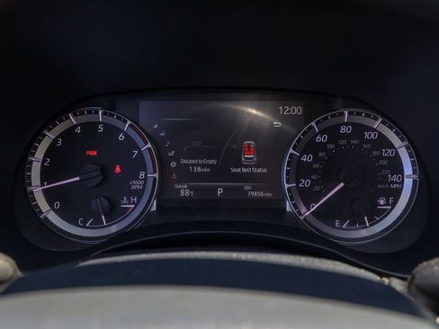Used 2023 Toyota Highlander XLE FWD image 28
