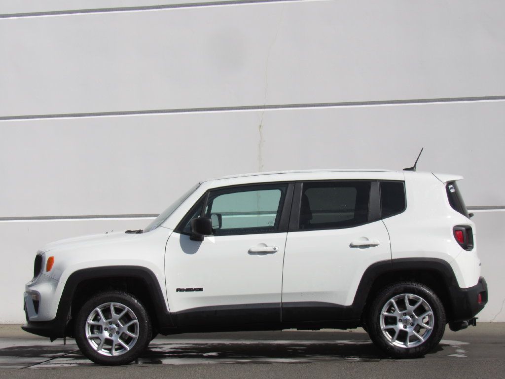 Used 2023 Jeep Renegade Latitude AWD/4WD image 4
