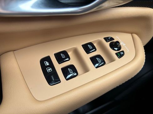 Certified 2024 Volvo XC90 B6 Ultimate image 29