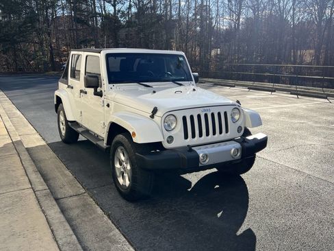 Used 2014 Jeep Wrangler Unlimited Sahara image 4