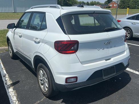 Used 2020 Hyundai Venue SEL FWD image 4