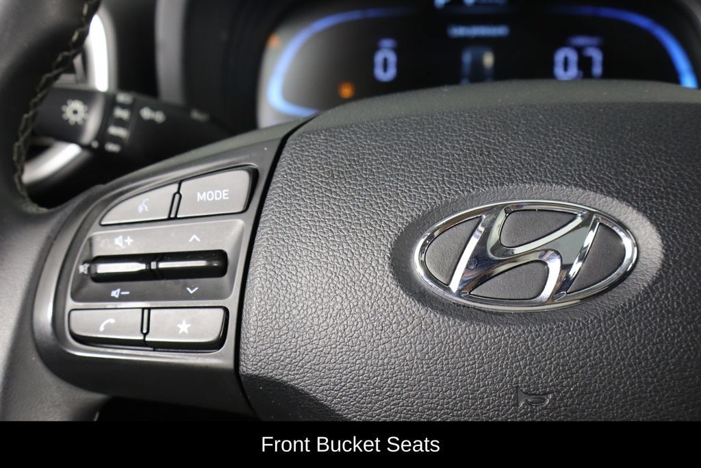 Used 2025 Hyundai Venue SEL FWD image 8