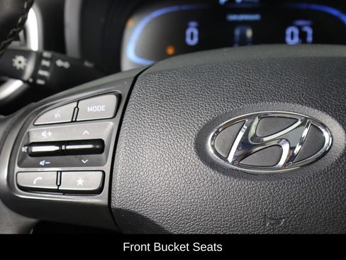 Used 2025 Hyundai Venue SEL FWD image 8