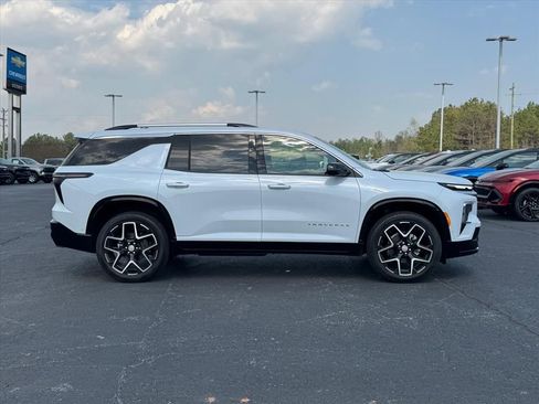 New 2026 Chevrolet Traverse High Country FWD image 2