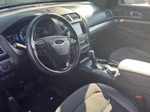 Used 2019 Ford Explorer XLT w/ Equipment Group 202A AWD/4WD image 9