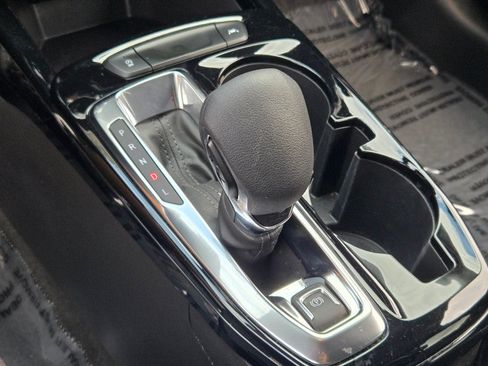 Certified 2025 Chevrolet Trax LT FWD image 28