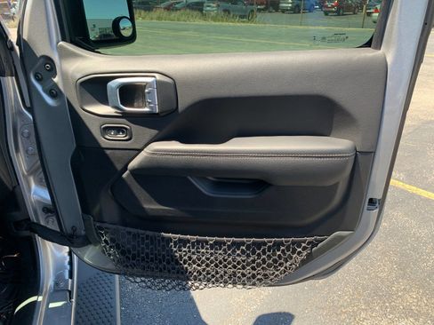 Used 2021 Jeep Wrangler Unlimited Sahara w/ Uconnect 4C Nav & Sound Group AWD/4WD image 20