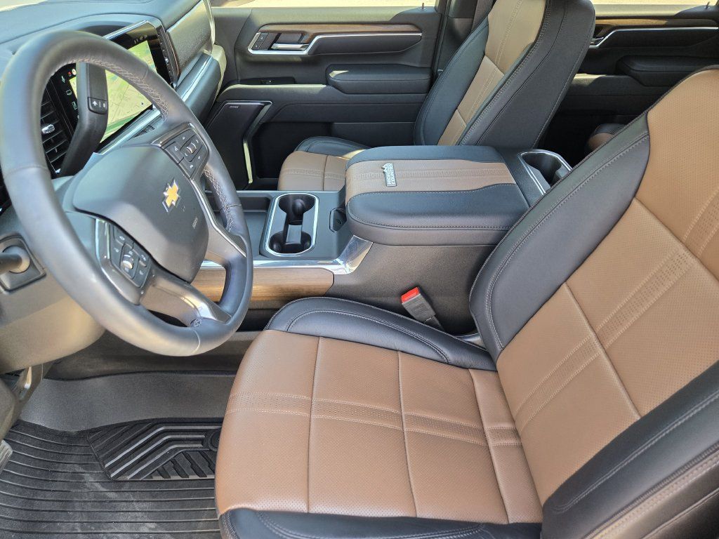 Used 2025 Chevrolet Silverado 3500 High Country w/ High Country Premium Package AWD/4WD image 14