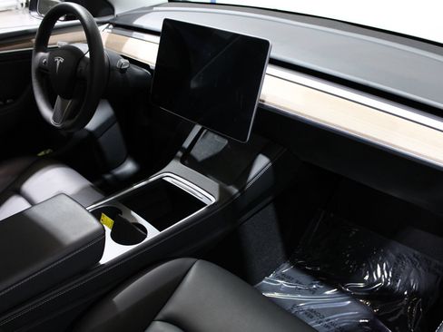 Used 2024 Tesla Model Y Performance AWD/4WD image 31