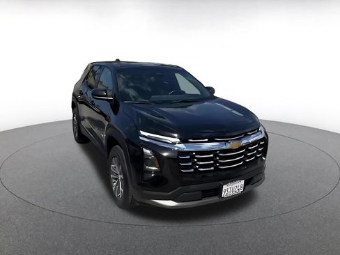 Used 2025 Chevrolet Equinox LT FWD image 3