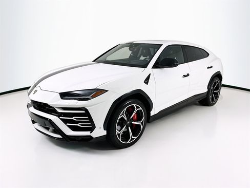 Used 2021 Lamborghini Urus image 3
