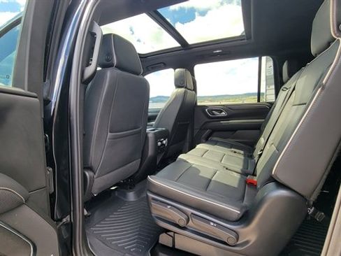 Used 2023 GMC Yukon XL SLT AWD/4WD image 59