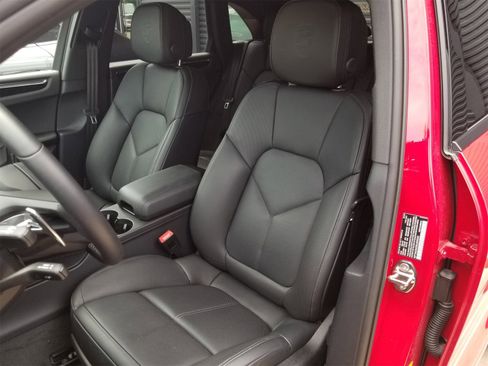 New 2025 Porsche Macan image 5