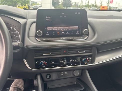 Used 2024 Nissan Rogue SV w/ SV Premium Package AWD/4WD image 15